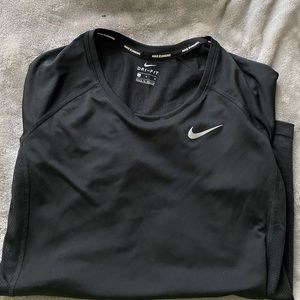 black nike workout shirt